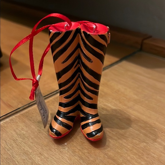 Orange and Black Heeled Boots with Zebra-Like Pattern - Picture 3 of 4